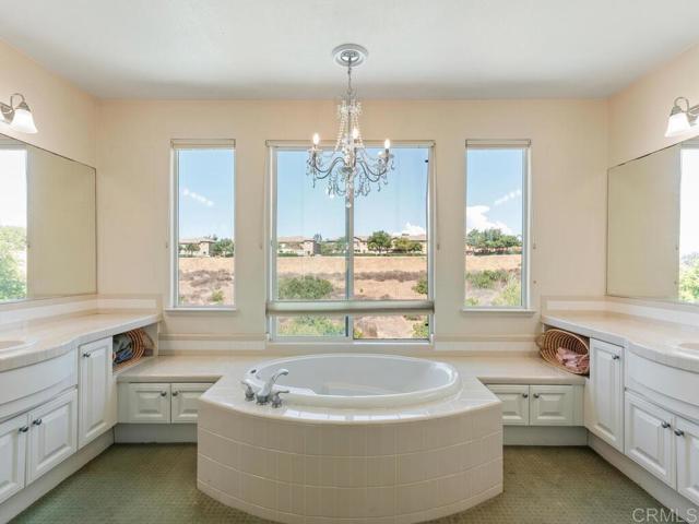 10794 Spur Point Court, San Diego CA: https://media.crmls.org/mediaz/4a65e8c5-7b46-4416-a5a3-6be2391a965d.jpg