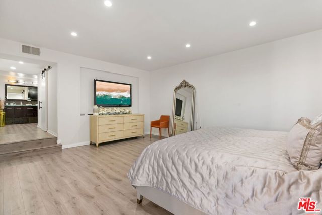 17130 Burbank Boulevard, Encino CA: https://media.crmls.org/mediaz/4a662e1e-c565-446c-ba1a-f33f595a483c.jpg