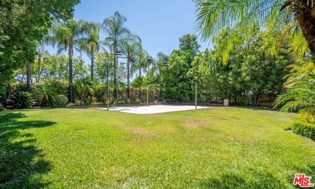 10214 Candleberry Lane, Northridge CA: https://media.crmls.org/mediaz/4a663c82-e89b-489e-82e3-08a99b034f1b.jpg