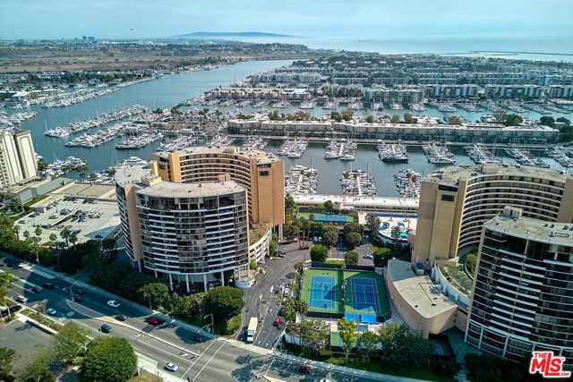 4337 Marina City Drive, Marina del Rey CA: https://media.crmls.org/mediaz/4a6643cc-e906-41f8-9077-f179cb03bc1d.jpg