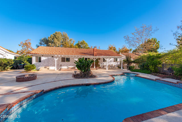 952 Carefree Drive, Simi Valley CA: https://media.crmls.org/mediaz/4a66861b-4378-4423-b8e9-fe28acbef10c.jpg