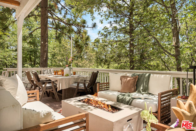 28277 Arbon Lane, Lake Arrowhead CA: https://media.crmls.org/mediaz/4a668fc0-11e0-4efe-8699-3903258d2b1a.jpg