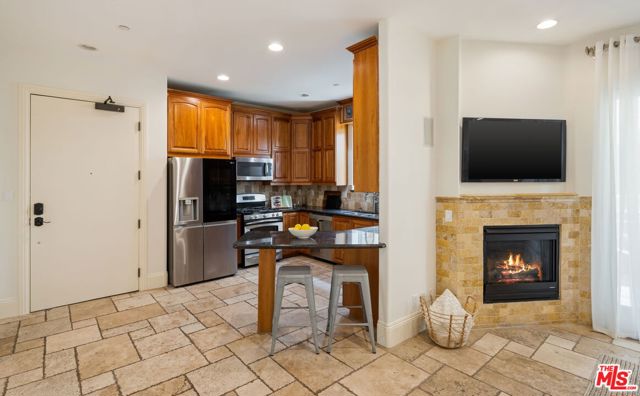 16123 West Sunset Boulevard, 12 photo 4