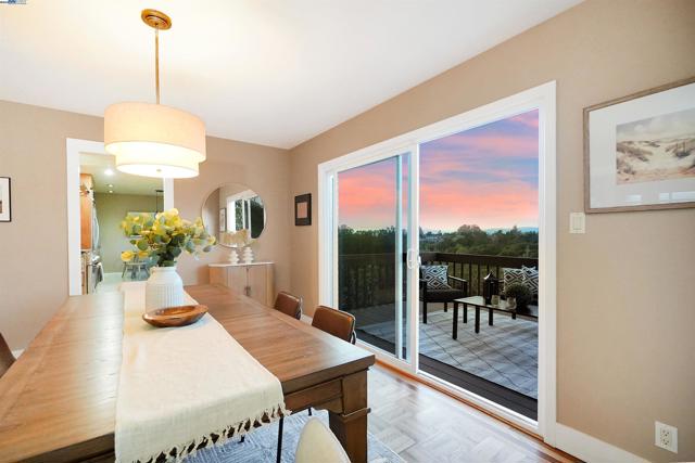 3218 Oakes Dr, Hayward CA: https://media.crmls.org/mediaz/4a67bc67-1e14-4778-b519-4a3d897a4bb0.jpg