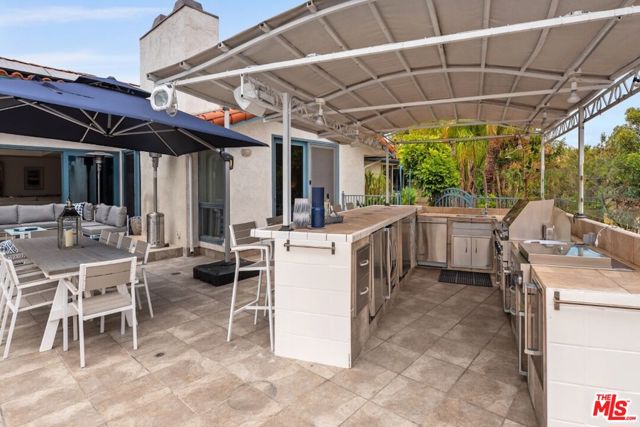 5916 Via Zurita, La Jolla CA: https://media.crmls.org/mediaz/4a67bfa7-116b-493b-8daa-0478468f27a6.jpg