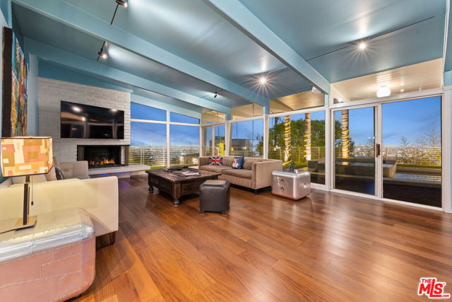 8411 Hollywood Boulevard, Los Angeles CA: https://media.crmls.org/mediaz/4a67c4a7-1a10-4b1f-ba96-bc85e17aaf6d.jpg