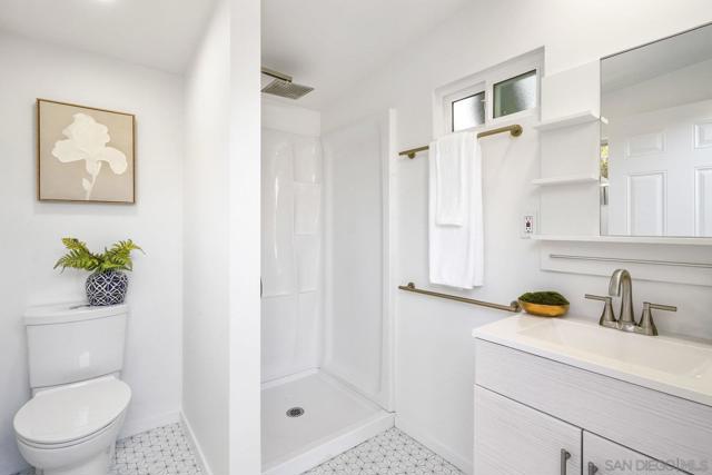4877 Lorraine Dr, San Diego CA: https://media.crmls.org/mediaz/4a67e5d6-7ca4-4ab6-ae4a-66afaef2dd44.jpg