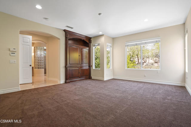 6077 Mandeville Place, Oak Park CA: https://media.crmls.org/mediaz/4a681143-6431-47da-a8ce-cd0aa6094242.jpg