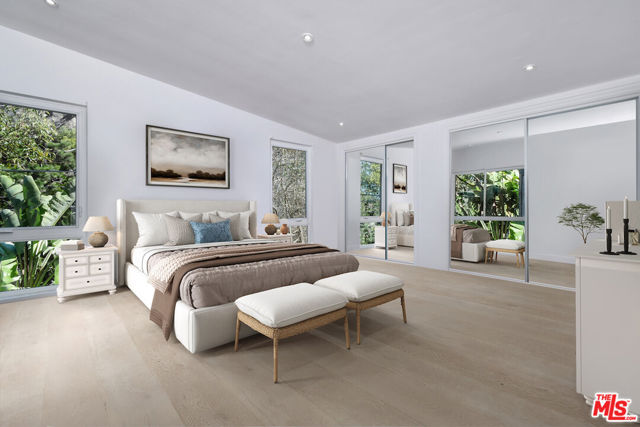 14892 Jadestone Drive, Sherman Oaks CA: https://media.crmls.org/mediaz/4a681760-d544-4b3d-8b96-4fde6423581d.jpg