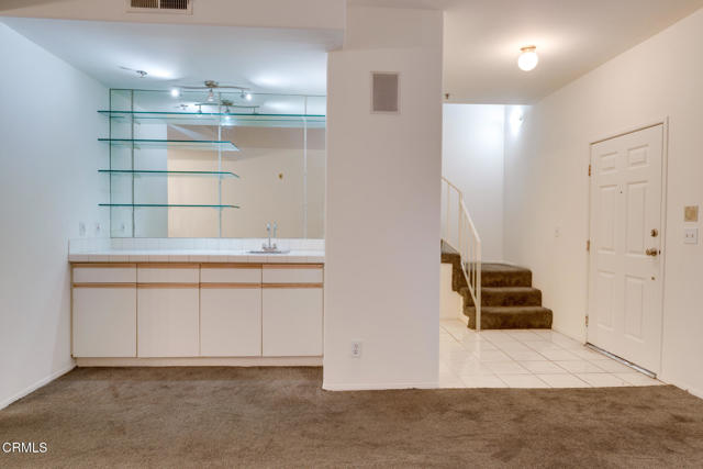 10925 Blix Street, Toluca Lake CA: https://media.crmls.org/mediaz/4a681c0b-d134-44a0-8d8a-0e99d5d47d83.jpg