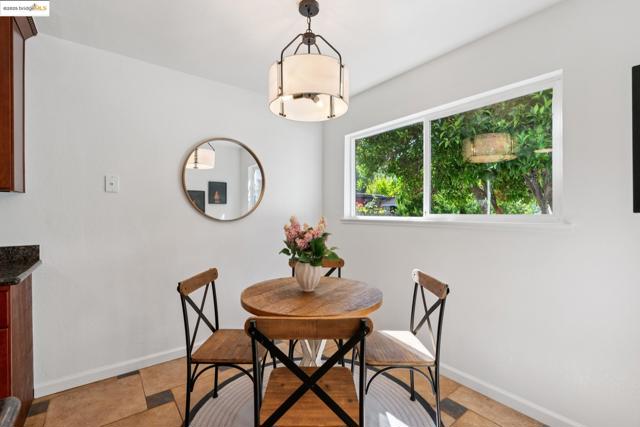 2309 Potrero Ct, Pinole CA: https://media.crmls.org/mediaz/4a686a43-bdcf-42f1-a77e-4da2400ea174.jpg