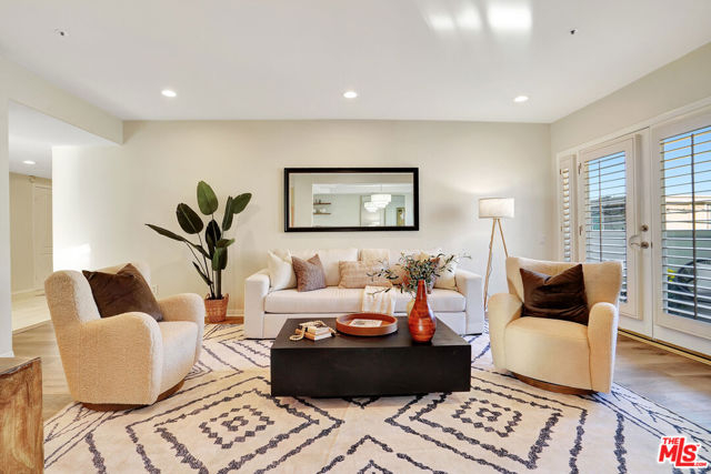 11690 Montana Avenue, Los Angeles, CA 90049