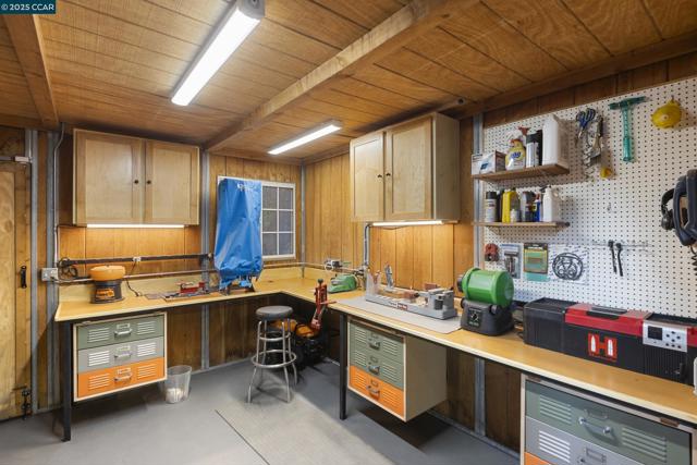 350 Pine Creek Rd, Walnut Creek CA: https://media.crmls.org/mediaz/4a68a93c-ebbe-4938-8de3-a55bf2cc3fbb.jpg