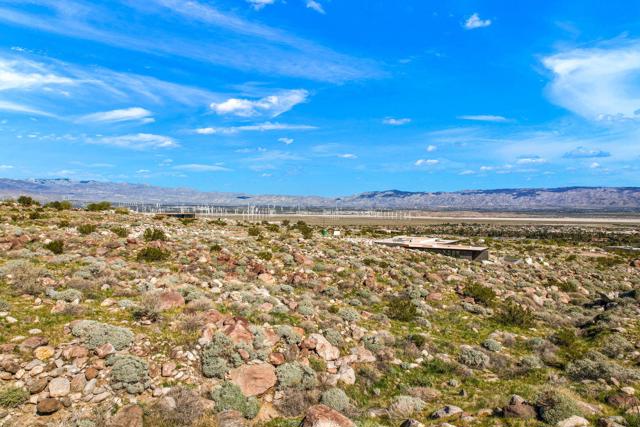 2338 City View Drive, Palm Springs CA: https://media.crmls.org/mediaz/4a693e97-3fa0-4a60-be94-c498298ee887.jpg