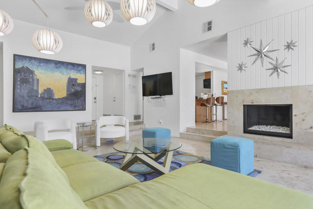1385 E Via Escuela, Palm Springs CA: https://media.crmls.org/mediaz/4a69a7ab-eb9e-41d3-b452-2501a04ec463.jpg