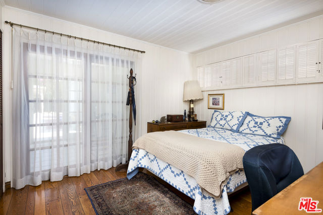 14755 Huston Street, Sherman Oaks CA: https://media.crmls.org/mediaz/4a6a476a-b07f-4a24-a0b8-d015df528e31.jpg
