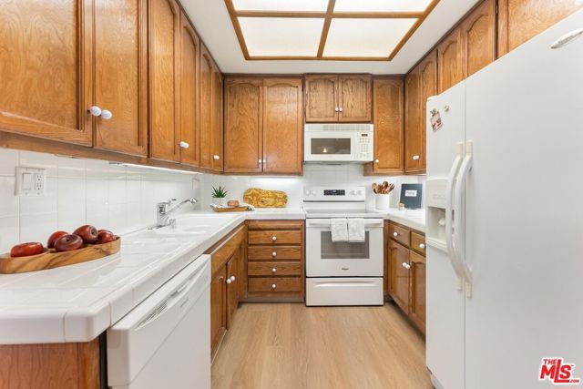 1119 23rd Street, Santa Monica CA: https://media.crmls.org/mediaz/4a6a5747-9dec-4573-bf74-f6ba0586a404.jpg