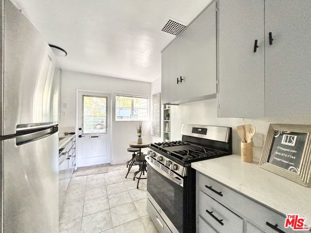 5162 Village, Los Angeles CA: https://media.crmls.org/mediaz/4a6ab1b8-8dfb-44ce-ba31-264c8c641cca.jpg