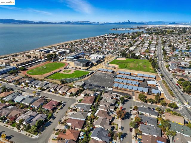 2106 Otis Dr, Alameda CA: https://media.crmls.org/mediaz/4a6ab76f-ef5c-437e-9961-80a2090e2b43.jpg