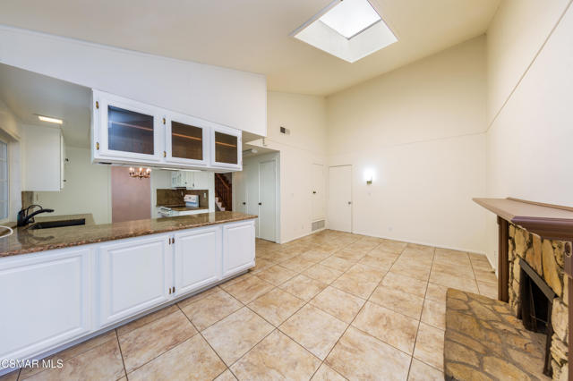 29451 Trailway Lane, Agoura Hills CA: https://media.crmls.org/mediaz/4a6acbce-d8d7-4f31-ae58-dab31a663b9d.jpg