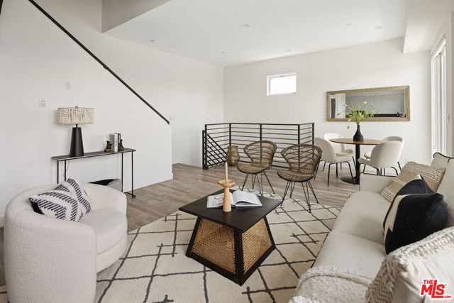 4916 1/2 S Centinela Avenue, Los Angeles CA: https://media.crmls.org/mediaz/4a6ae106-0620-486c-80c4-f097cfb9a9f0.jpg