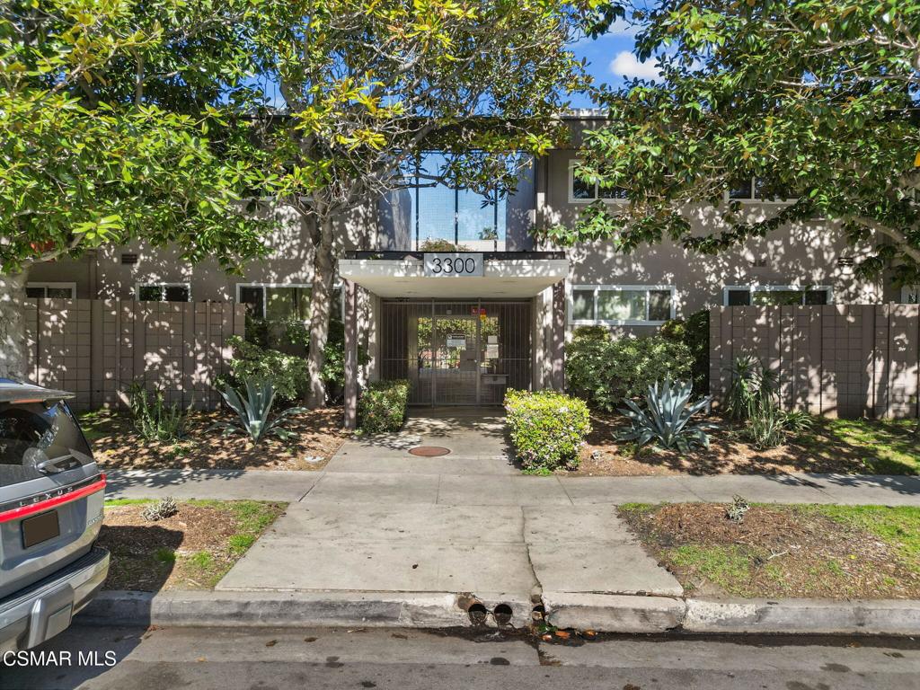 3300 S Sepulveda Boulevard #L27