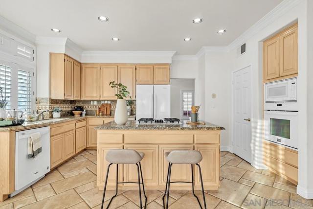 45703 Calle Ayora, Temecula CA: https://media.crmls.org/mediaz/4a6c05d7-b3d0-4b31-a956-d14c573df1c6.jpg