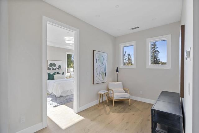 1303 American Way, Menlo Park CA: https://media.crmls.org/mediaz/4a6c6196-235f-4c88-b730-dd11159f0685.jpg