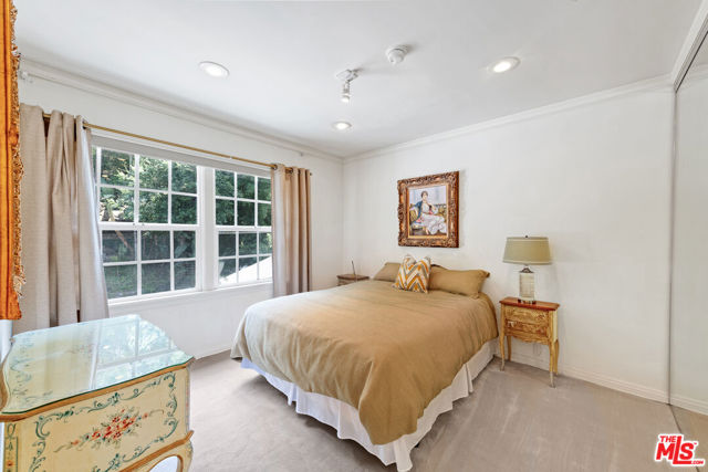 1148 COLDWATER CANYON Drive, Beverly Hills CA: https://media.crmls.org/mediaz/4a6c6ab6-01d2-4a3c-a749-4e0afc55b0f8.jpg