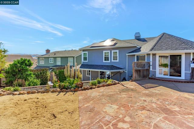 300 Saint Augustine Ct, Benicia CA: https://media.crmls.org/mediaz/4a6d8a89-d8d5-4a2d-aa5e-ec3bd290aaaa.jpg
