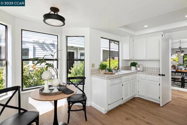 23 Shepardson Ln, Alameda CA: https://media.crmls.org/mediaz/4a6e40d4-2806-4d63-b547-1980f05039ac.jpg