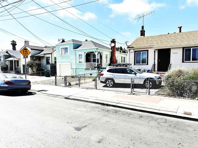 1933 103rd. Ave., Oakland CA: https://media.crmls.org/mediaz/4a6e4d99-775e-4997-8f2b-da8d63a7621e.jpg