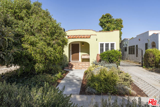 3010 11th Avenue, Los Angeles CA: https://media.crmls.org/mediaz/4a6e6a0f-87a1-4aa3-b861-138233e53dd0.jpg
