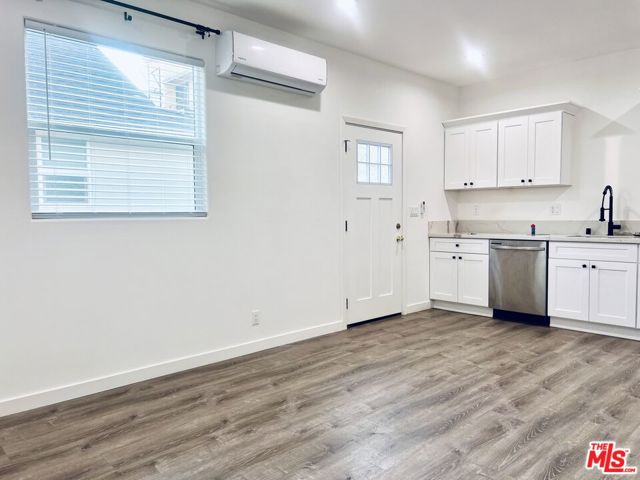 247 S CATALINA Avenue, Pasadena CA: https://media.crmls.org/mediaz/4a6ef7b3-a516-46f3-9079-60e4bba666ef.jpg