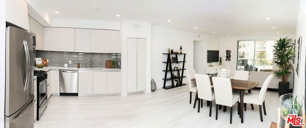 625 S BARRINGTON Avenue #108