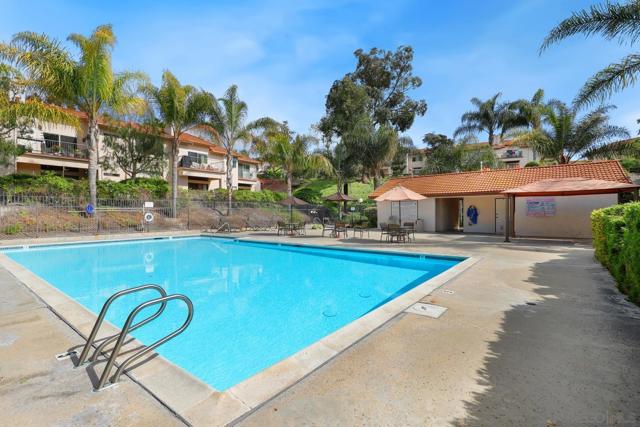 2870 Andover Ave, Carlsbad CA: https://media.crmls.org/mediaz/4a6f176e-11b2-4cbf-89b7-1810c61b69d4.jpg