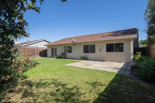 720 Clearview Drive, Hollister CA: https://media.crmls.org/mediaz/4a6f1e68-cbac-40e3-91d4-0456faa46568.jpg
