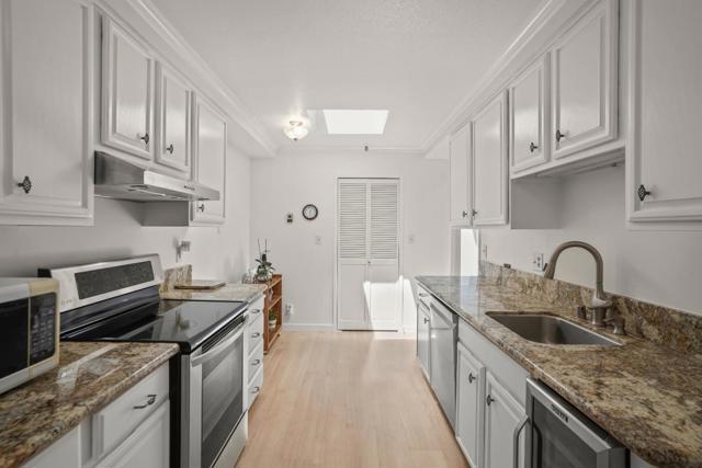 1500 Willow Avenue, Burlingame CA: https://media.crmls.org/mediaz/4a6f86df-8618-420c-b690-052e692d4b3b.jpg