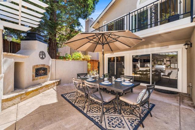 639 Canyon Crest Rd East, San Ramon CA: https://media.crmls.org/mediaz/4a6fa6a3-22fb-4b7e-bf78-2a161be15a67.jpg