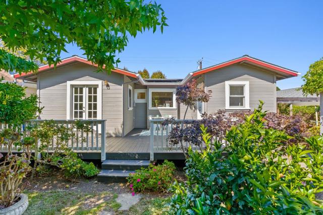 1719 Bay Street, Santa Cruz CA: https://media.crmls.org/mediaz/4a6fb471-bd63-4792-9394-6875c27c920b.jpg
