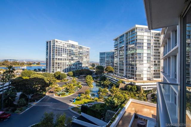 1760 Avenida Del Mundo, Coronado CA: https://media.crmls.org/mediaz/4a6fb4cb-aaf4-4092-86ec-d228ef3b5594.jpg