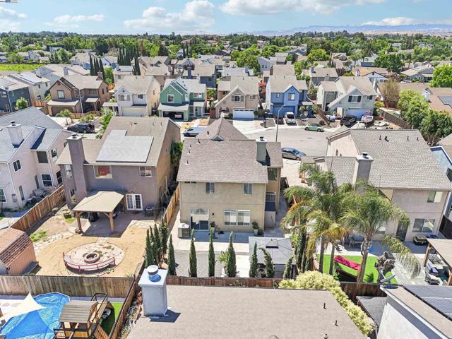 2084 Springbrook Ct, Oakley CA: https://media.crmls.org/mediaz/4a7039dd-d5e4-4ba7-9be6-eac7246ffa47.jpg
