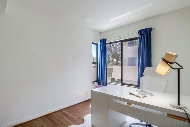 3319 Caminito Eastbluff, La Jolla CA: https://media.crmls.org/mediaz/4a7065cc-b29e-423d-982a-28db0b81b008.jpg