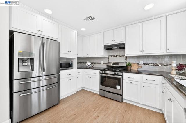 3651 Branding Iron Pl, Dublin CA: https://media.crmls.org/mediaz/4a706881-8872-447d-b984-80ef33388d87.jpg