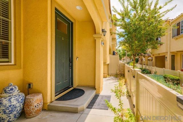 1622 Puffin Pl, Chula Vista CA: https://media.crmls.org/mediaz/4a708797-a2e6-47a4-895c-83797f737ac9.jpg