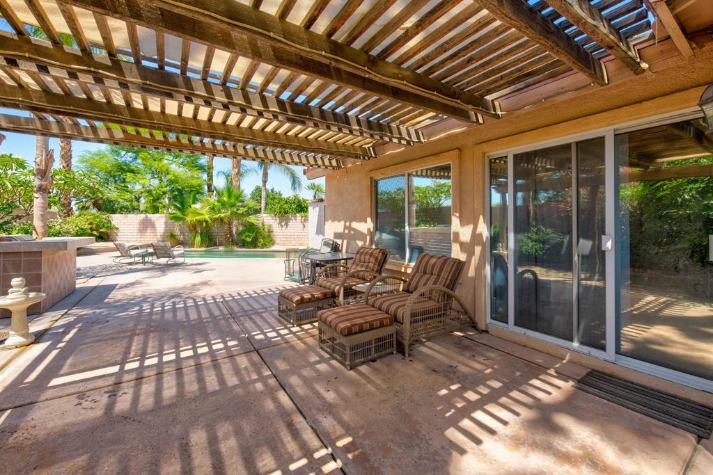 https://media.crmls.org/mediaz/4a70a138-7fc4-49ae-95cd-930385ab4004.jpg?preset=X-Large