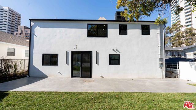 10520 Ashton Avenue, Los Angeles CA: https://media.crmls.org/mediaz/4a70ef8a-41ae-4fe1-932c-682fb9cb33ad.jpg