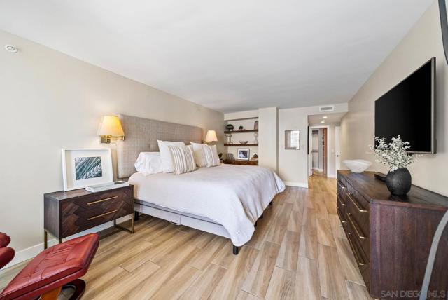 1780 Avenida Del Mundo, Coronado CA: https://media.crmls.org/mediaz/4a71cc62-a1b1-451d-8739-29146c1d7ae6.jpg