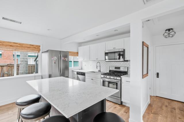 1009 S Cleveland Street, Oceanside CA: https://media.crmls.org/mediaz/4a71cf3c-3962-4698-86b7-3ab26c679e59.jpg
