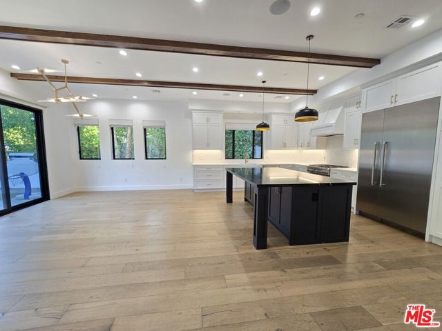 18026 Valley Vista Boulevard, Encino CA: https://media.crmls.org/mediaz/4a72a665-8c9a-4929-89dd-5dc84ddad794.jpg